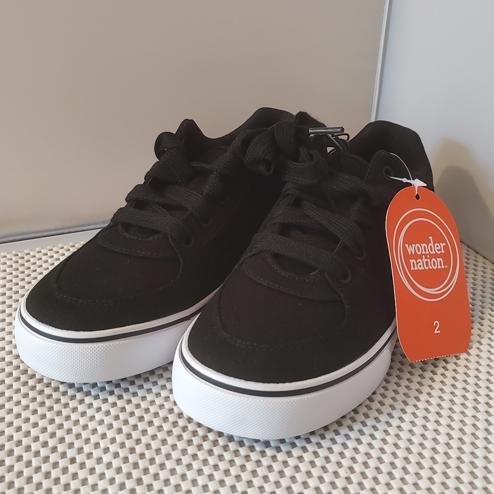 Wonder Nation Boy's Size 2 Casual Lace-Up Sneakers Black Canvas upper NWT